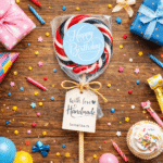 Lizalica sa nalepnicom Happy Birthday za slavlje