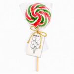 Crveno zeleno bela spiralna lizalica kao dekoracija