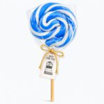 Plavo bela swirl lizalica kao poklon