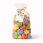 Šarene žele bombone u obliku srca za slatku dekoraciju